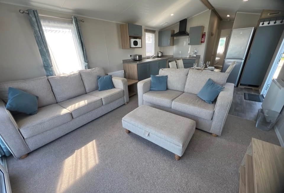 Static caravan Hayling Island 12 month season none resident  - Hobbies & Leisure