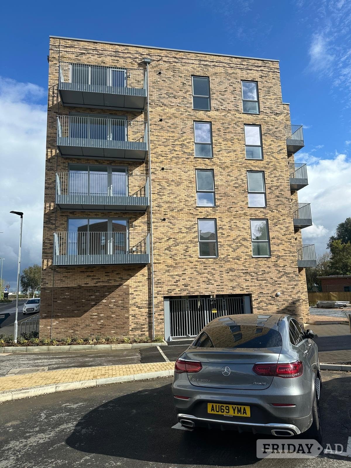 For sale Modern Apartment 2 bedrooms 2 bathrooms parking space - Flats & Apartments in Dartford