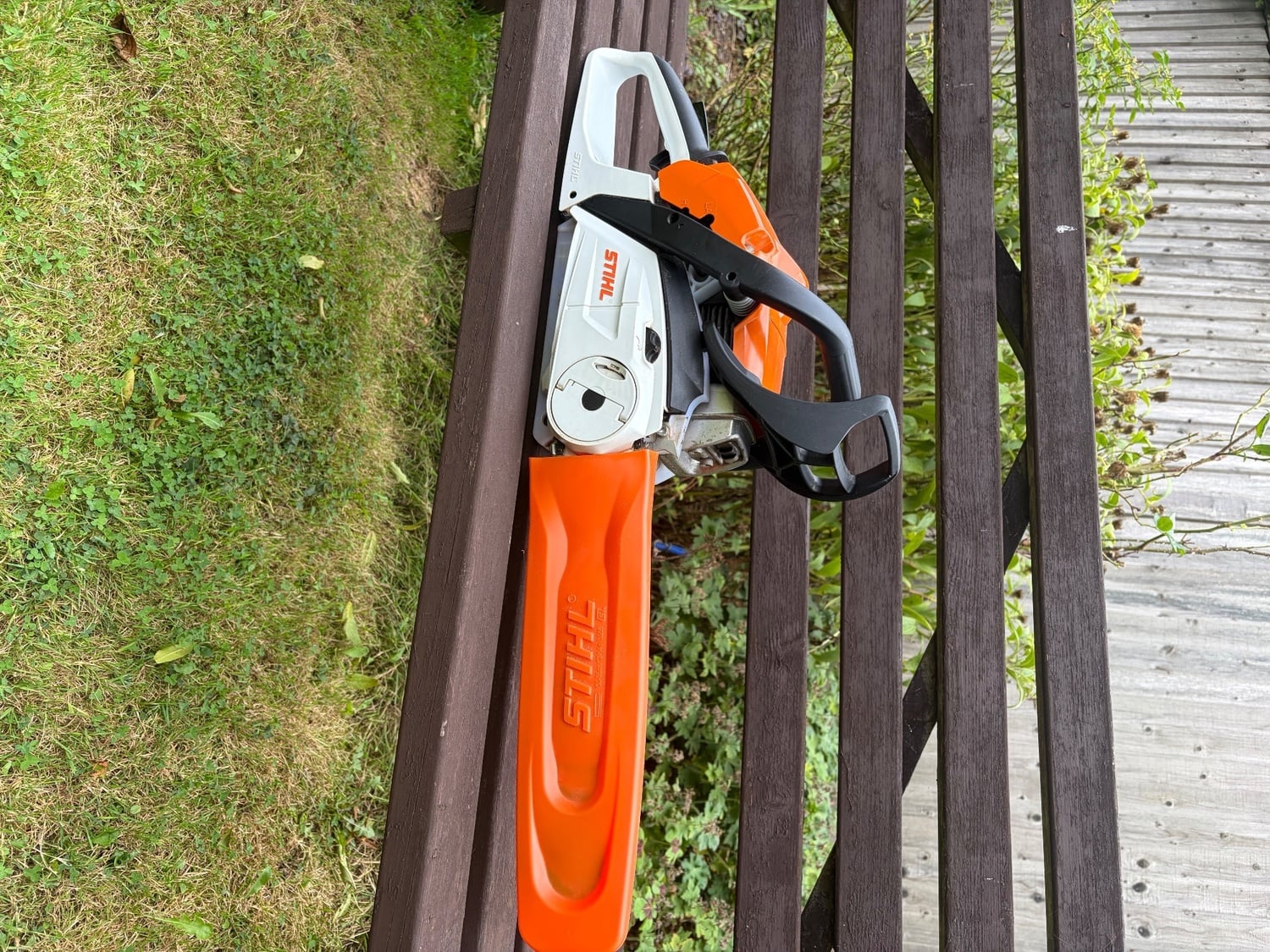Stihl 182 C-BE - Garden in Battle