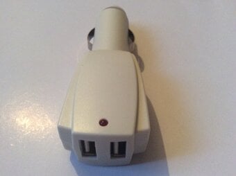 USB DOUBLE PORT CAR CHARGER