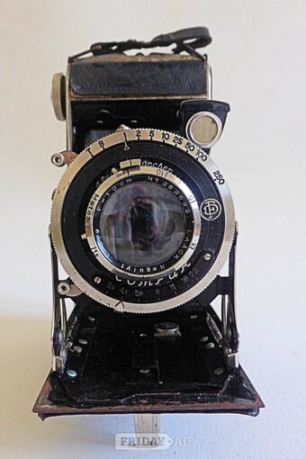 Beier Voran with rounded body, German vintage folding camera
