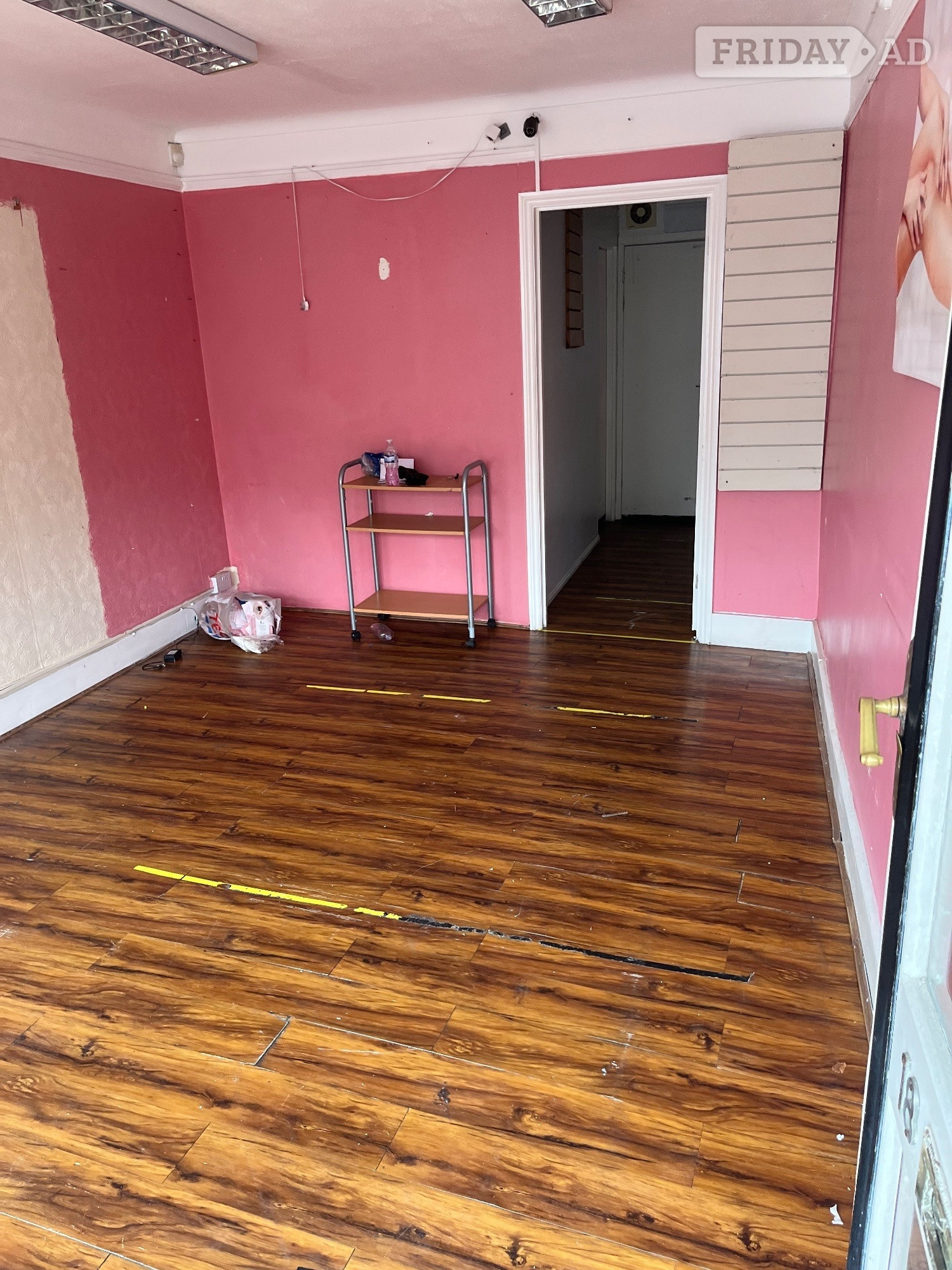 Shop to let Station Road Portslade  - Commercial Properties in Hove