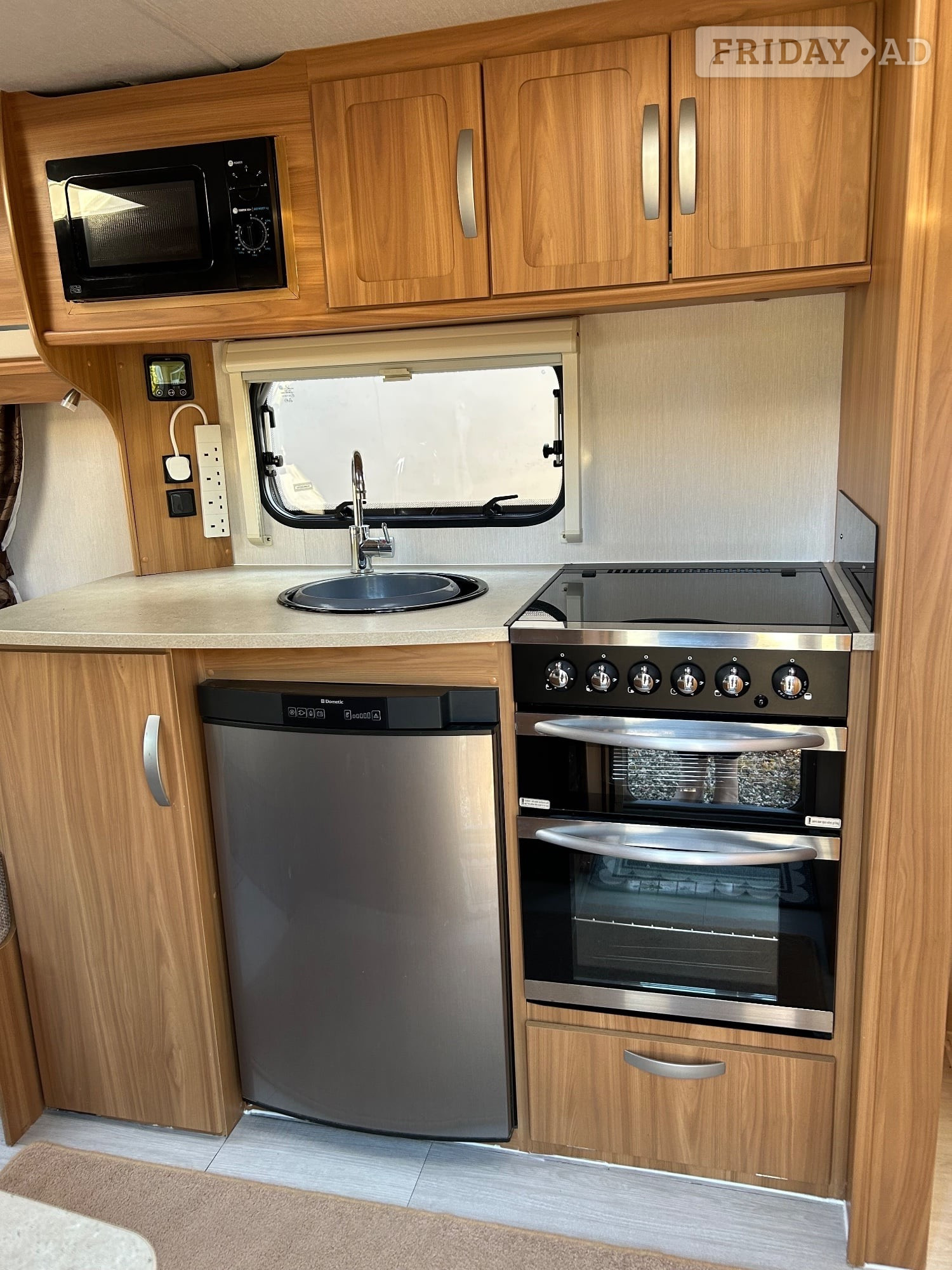 Lunar quasar 2013 2 berth with motor mover  - Motorhomes & Caravans