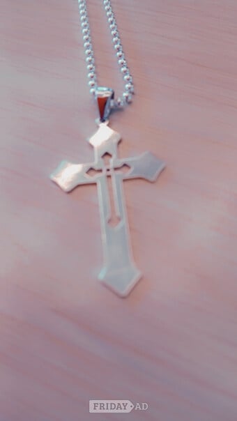 Silver neckless and silver cross