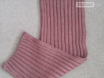 Pink knitted scarf length approx. 66 inches great condition