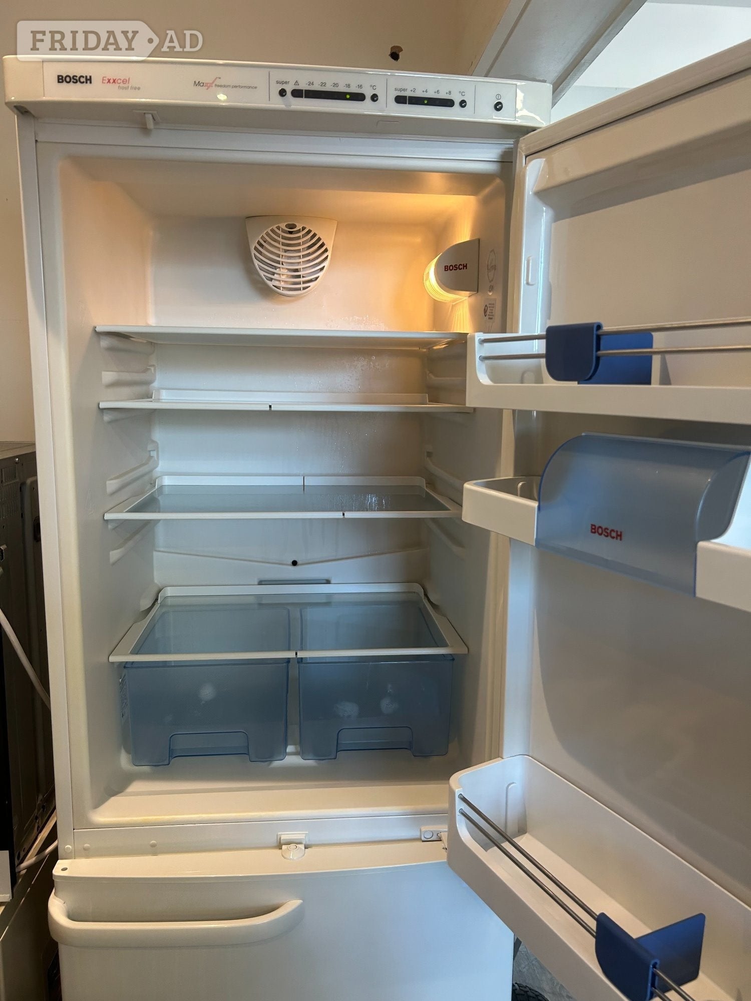 BOSCH 50/50 FRIDGE FREEZER