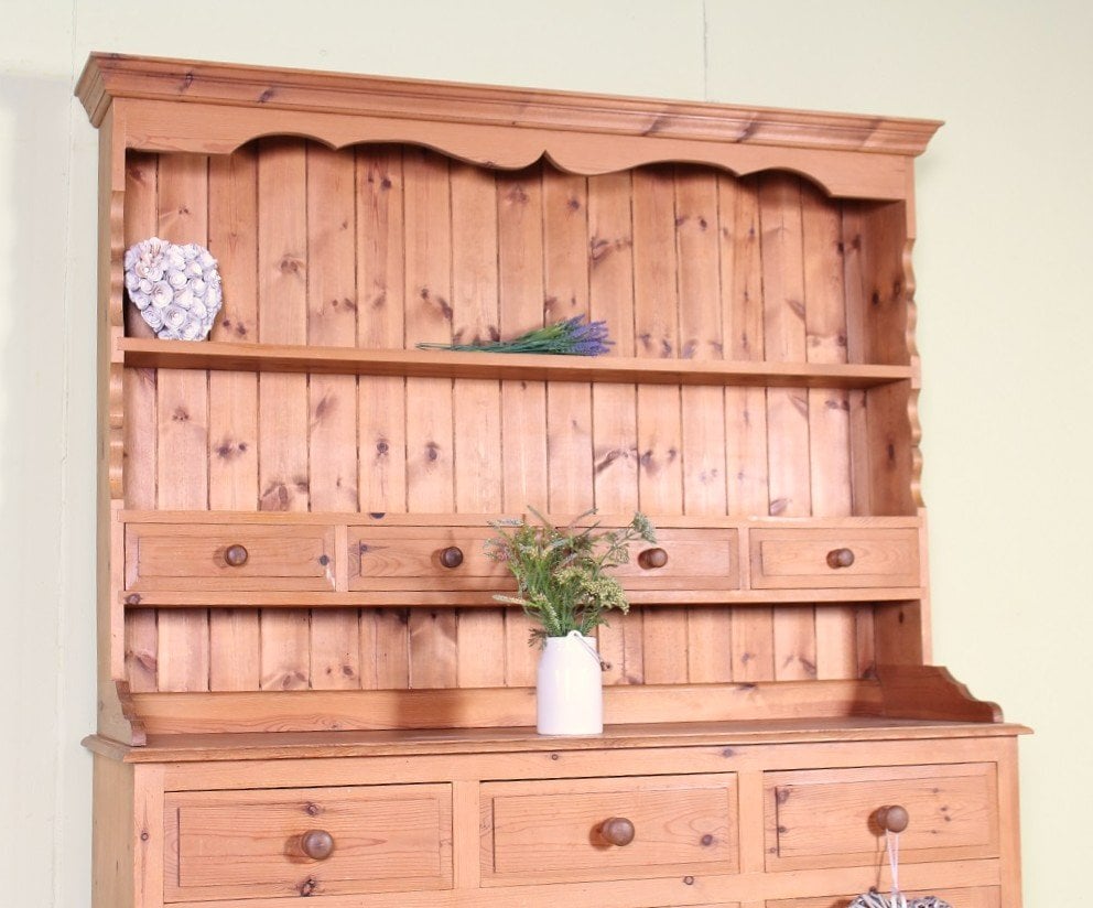 UK Deliver - Traditional Cottage Farmhouse Pine Welsh Dresser - Furniture in Hailsham