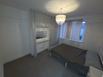 **Bright & Spacious Double Room Available – Great Location! 🏡✨**