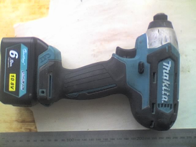 Makita DT110D (Used) Impact Driver with (New) Battery & Charger - DIY in Waterlooville