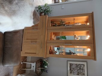 Display unit with drawns