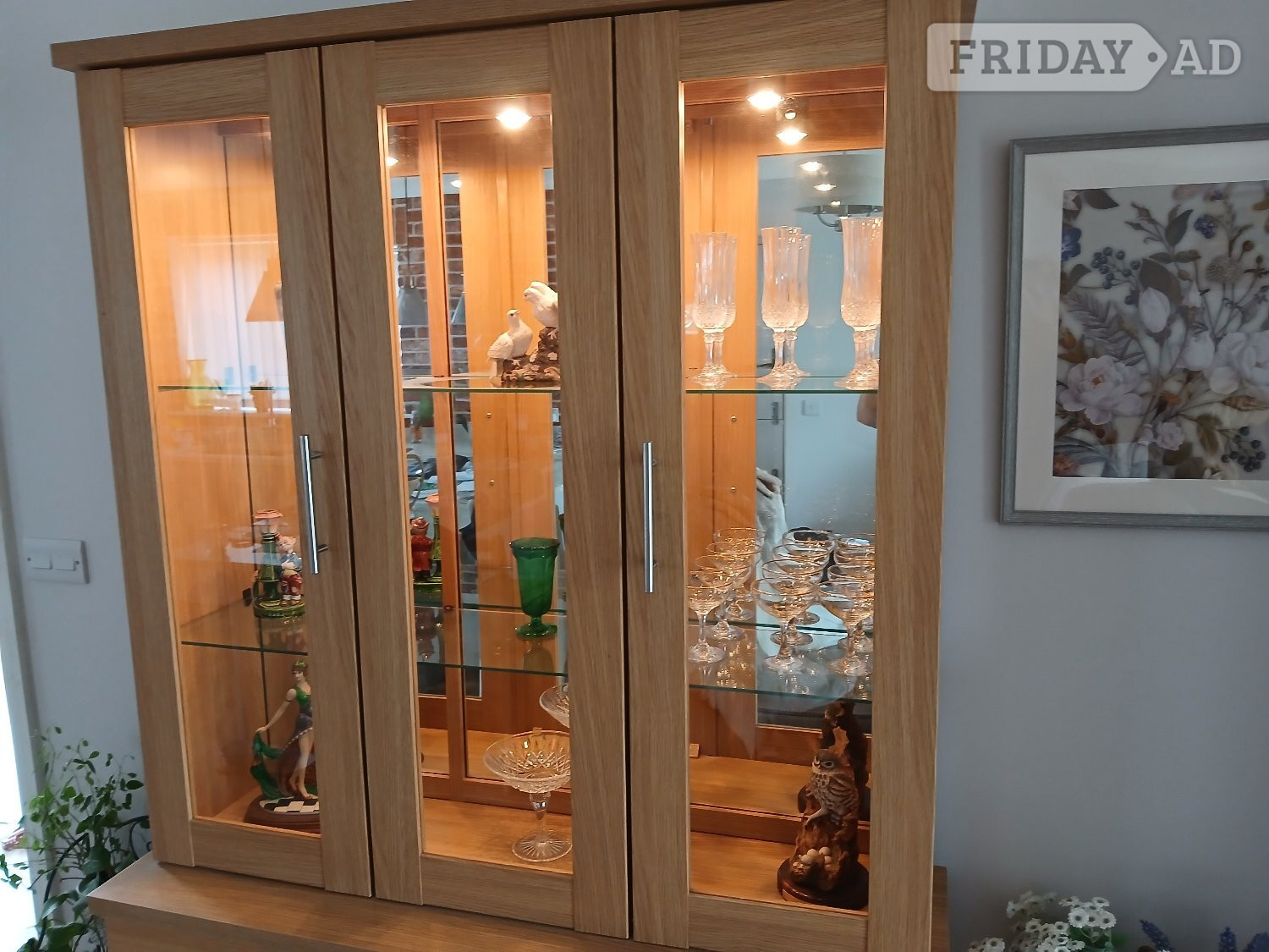 Display unit with drawns