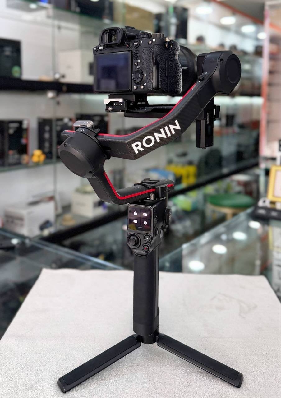DJI RS 3 Pro Combo Gimbal Stabilizer