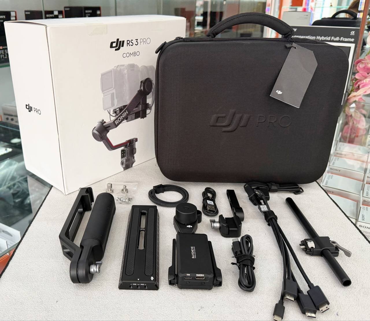 DJI RS 3 Pro Combo Gimbal Stabilizer - Tv, Audio & Cameras in St. Austell
