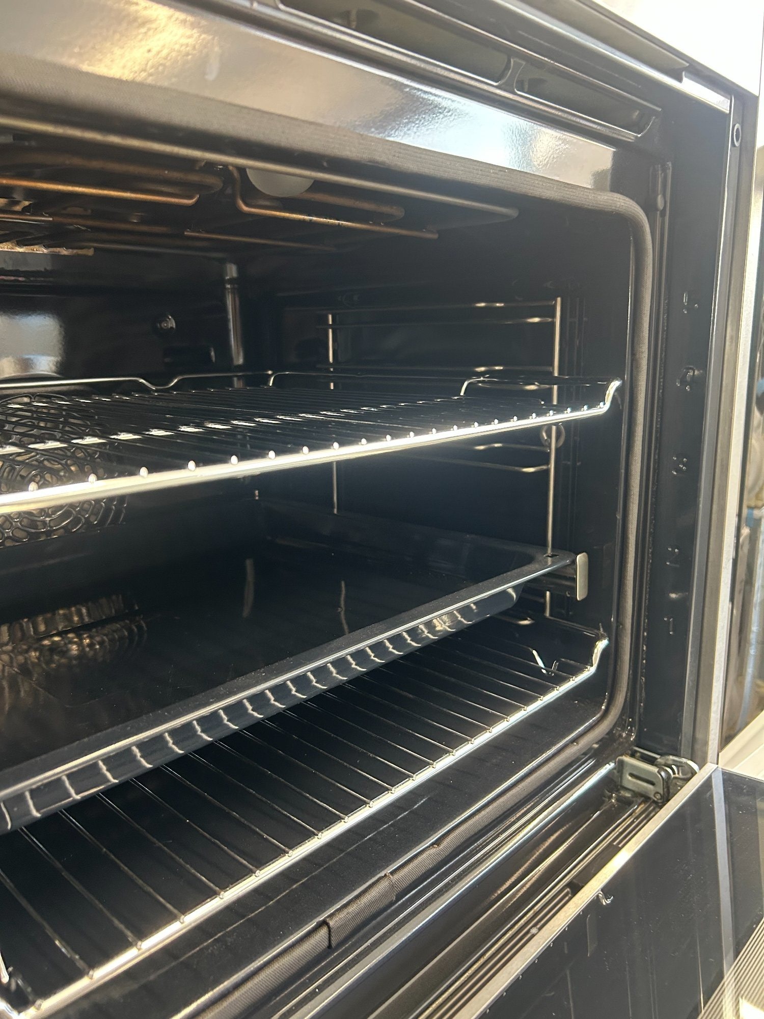 St. Leonards-On-Sea BOSCH BUILT IN PYROLYTIC OVEN