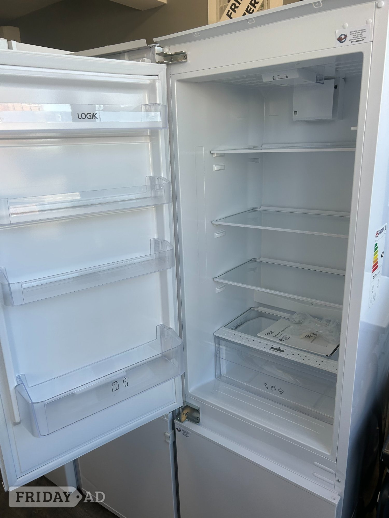 LOGIK INTEGRATED 70/30 FRIDGE FREEZER