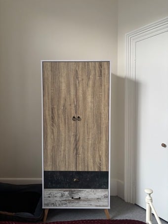 Stylish Bedroom Set - Mint Condition 