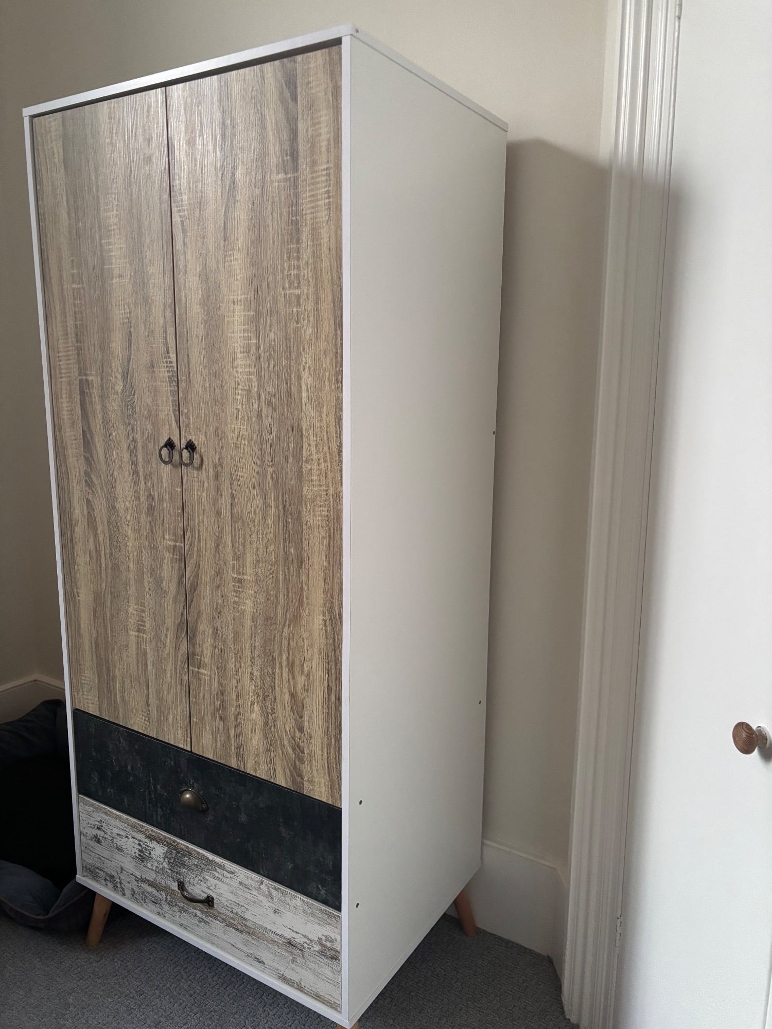 Stylish Bedroom Set - Mint Condition 