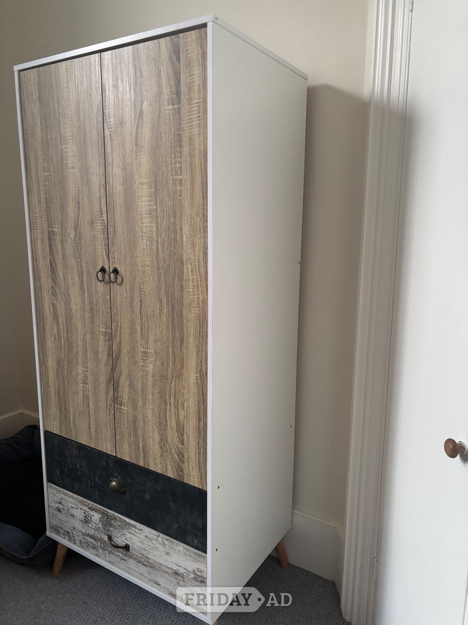 Stylish Bedroom Set - Mint Condition 