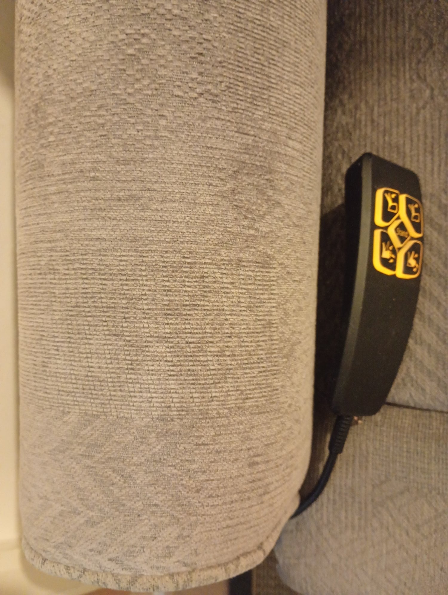 His and Hers electric dual motor rise and reclining chairs  - Furniture in Battle