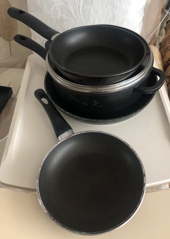 11” pan, 10” pot & 2 pans 8” 