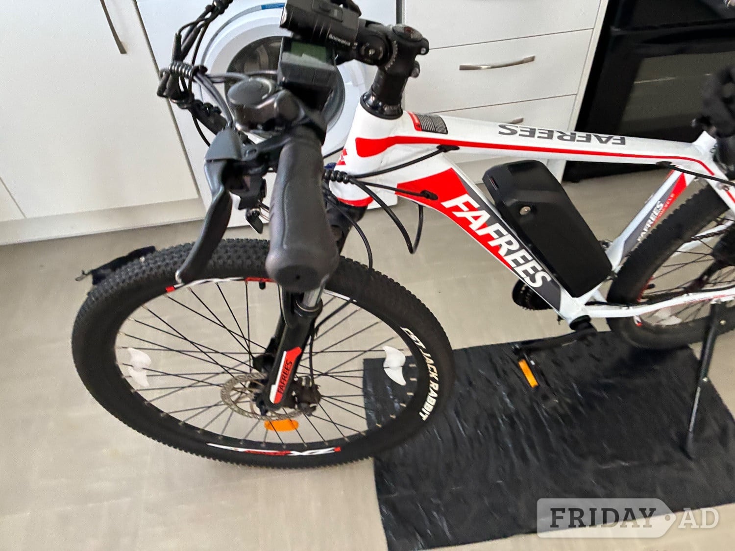 Electric bike with accessories 