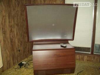 A Mitsubishi Colour Projector Very Large Wide TV Screen For Sale!!