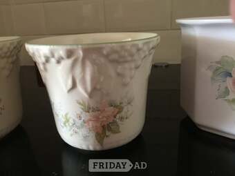  Vintage floral. Decorated ceramici flower pots x3