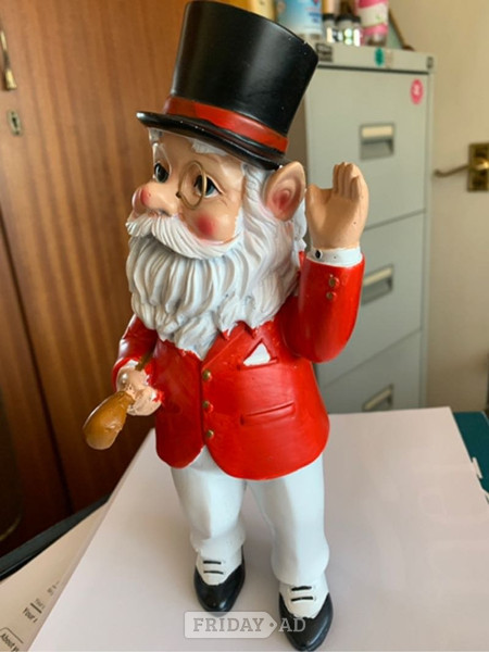 Reigate Dapper Gnome with Golf Club
