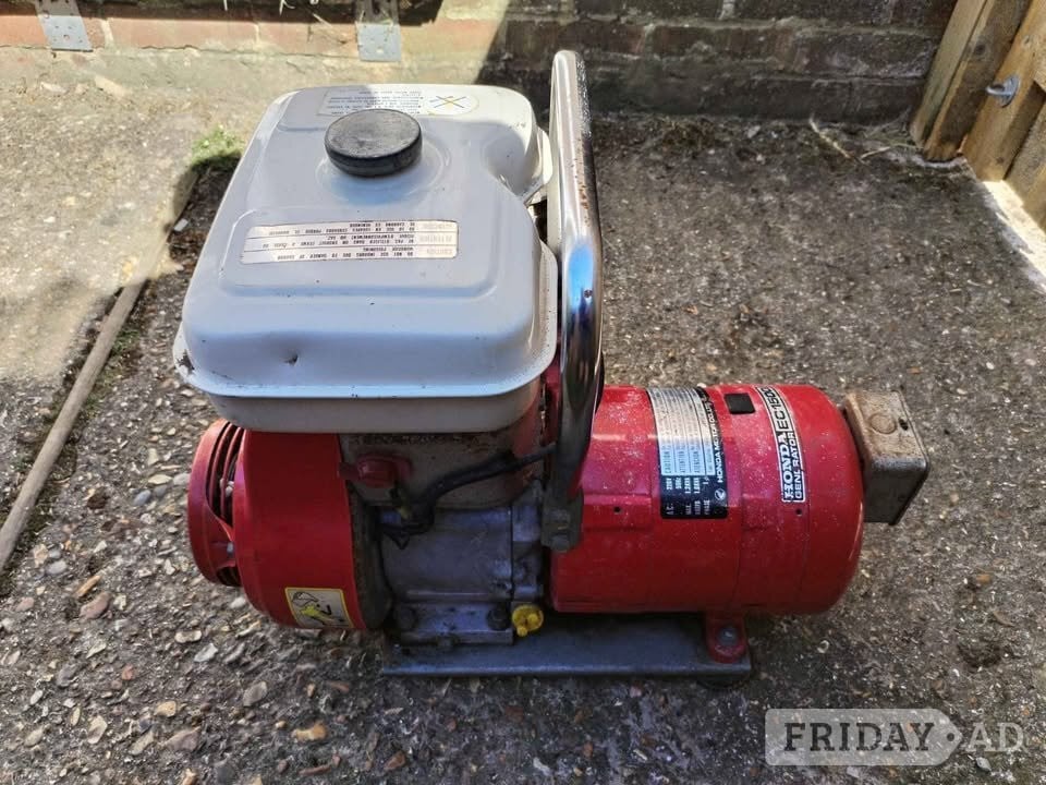 Honda generator 1.2kw output with standard plug socket  in Uckfield