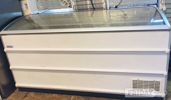 Commercial chest freezer in big size  600 litres .