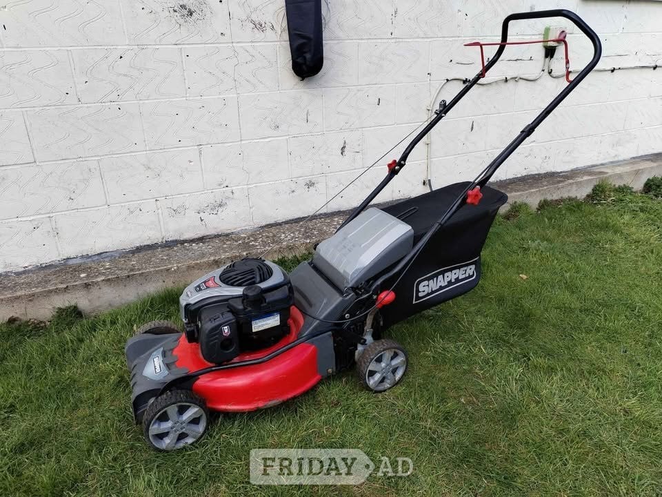 Snapper top make petrol push mower