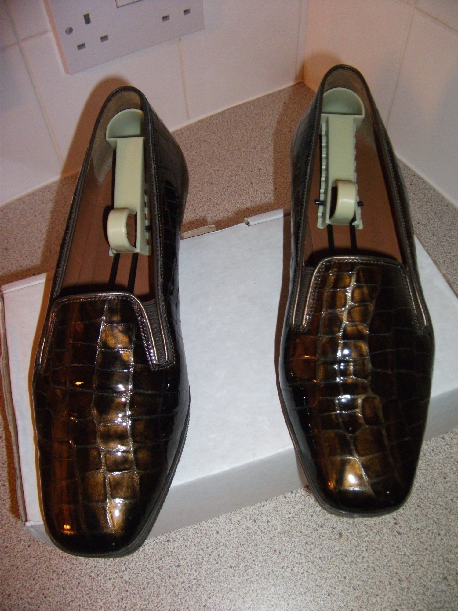 Van Dal Rochester Brown Patent Leather Crocodile Print Shoes. - Clothing, Footwear & Accessories in Glasgow
