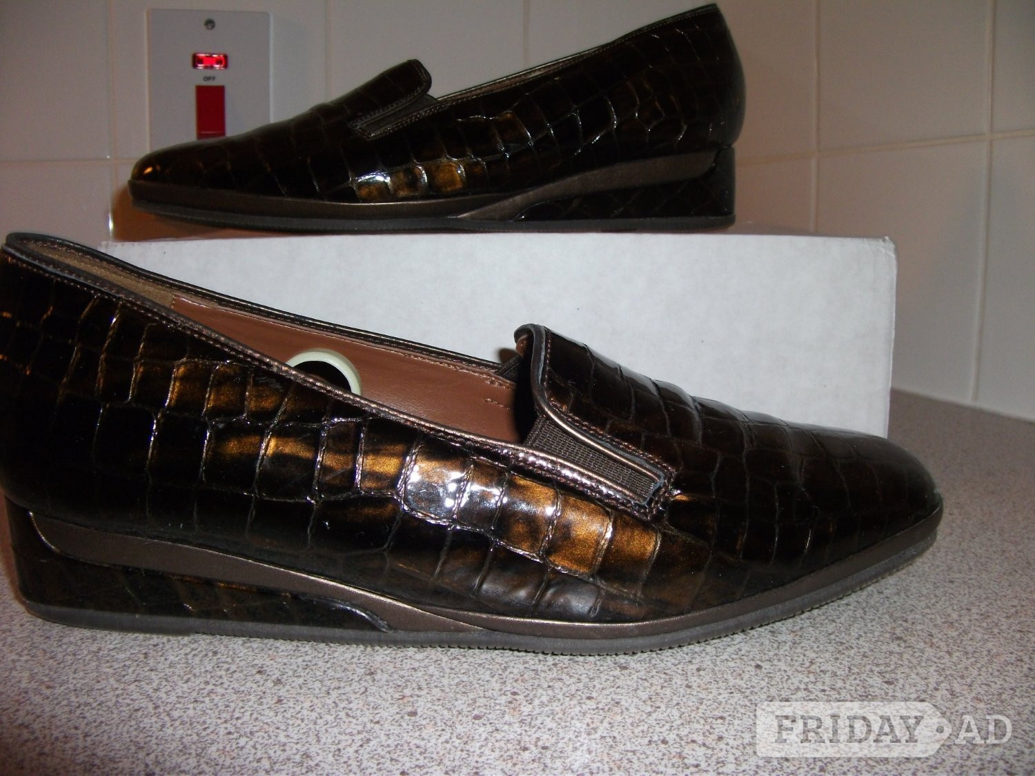 Glasgow Van Dal Rochester Brown Patent Leather Crocodile Print Shoes.