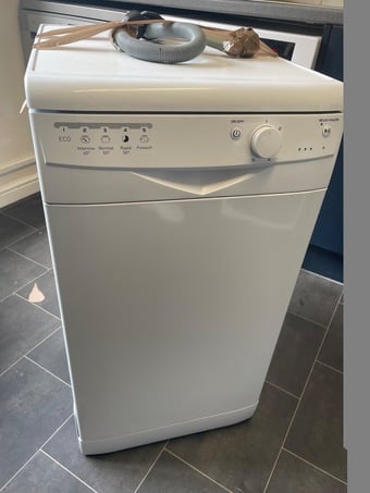 Dishwasher slimline Indesit