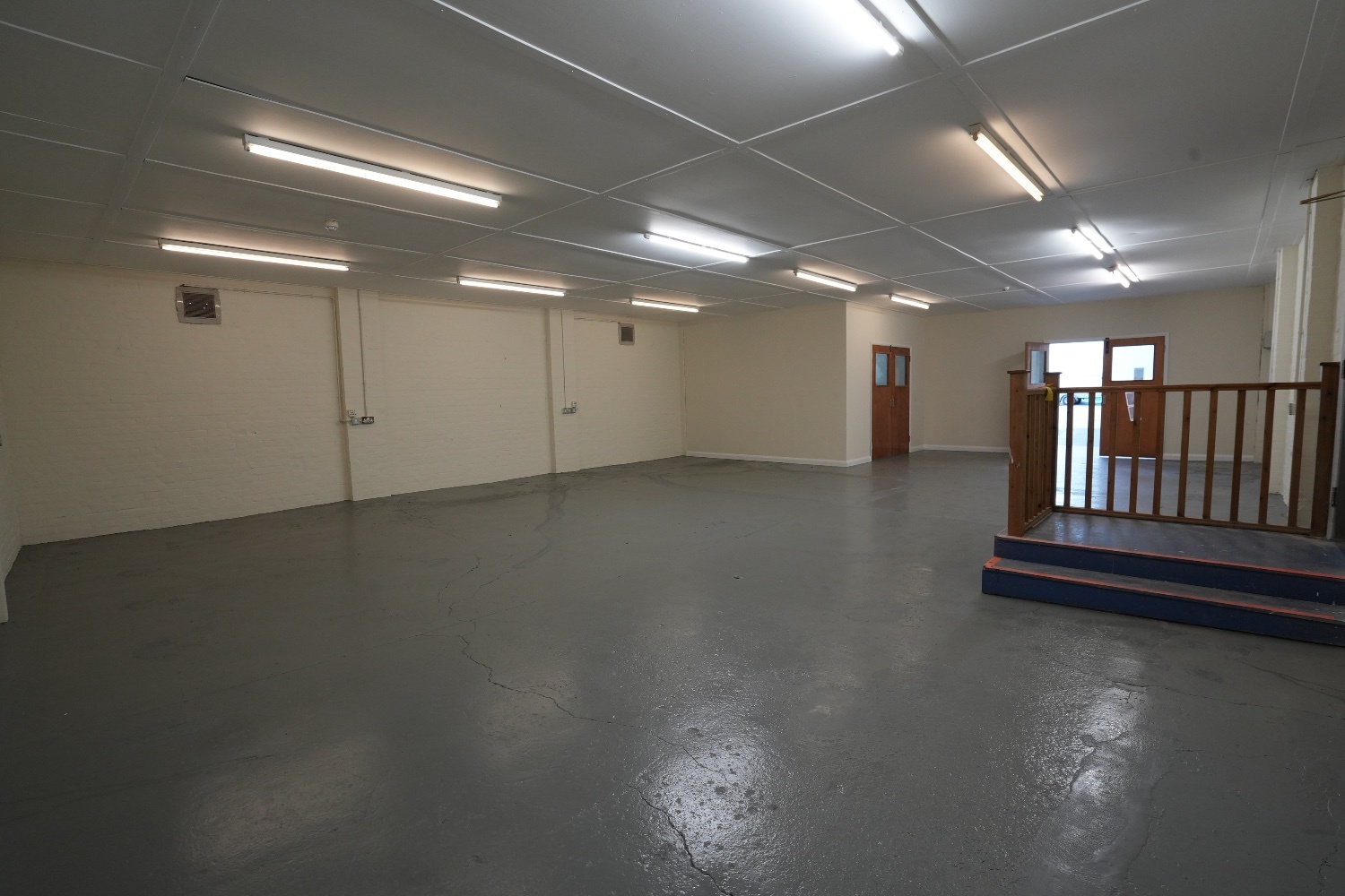 Large industrial unit in Bexhill town centre - Commercial Properties in Bexhill-On-Sea