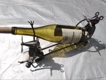 Wine bottle holder
