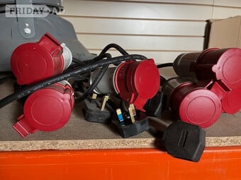 SCAME  SOCKETS TO TAKE 5 PIN PLUG, SHORT LEADS TO 13 AMP PLUGS