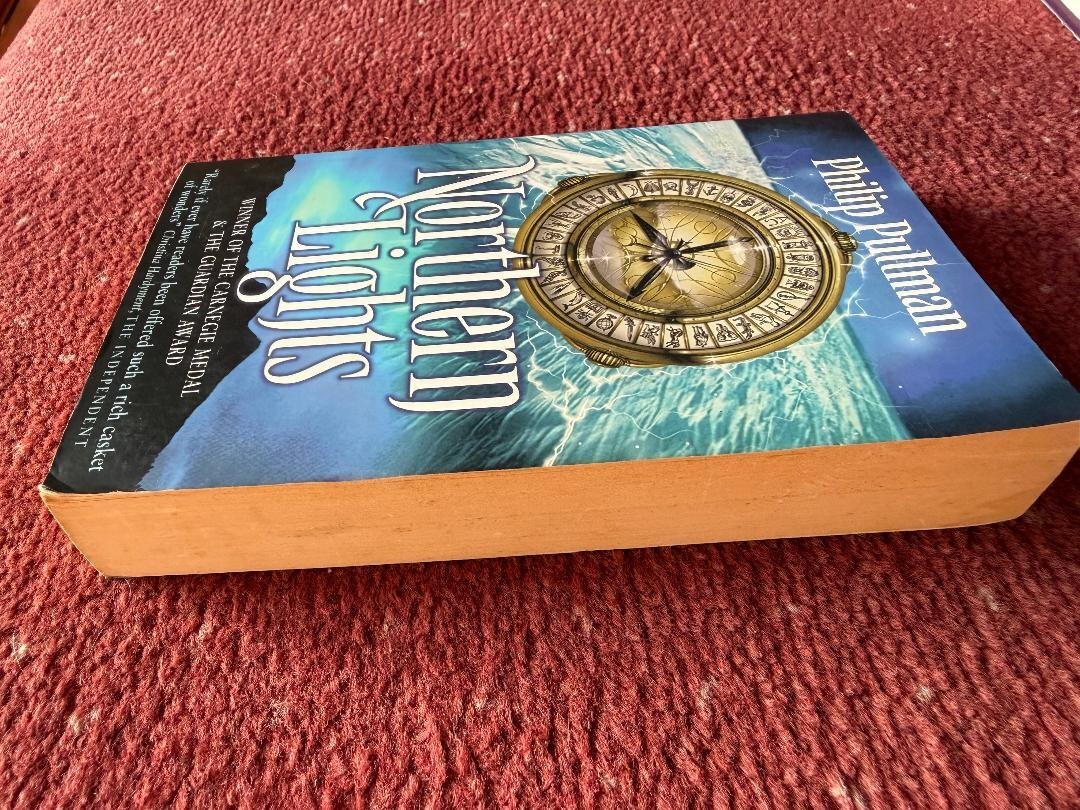 Worthing Northern lights by Philip Pullman - Paperback