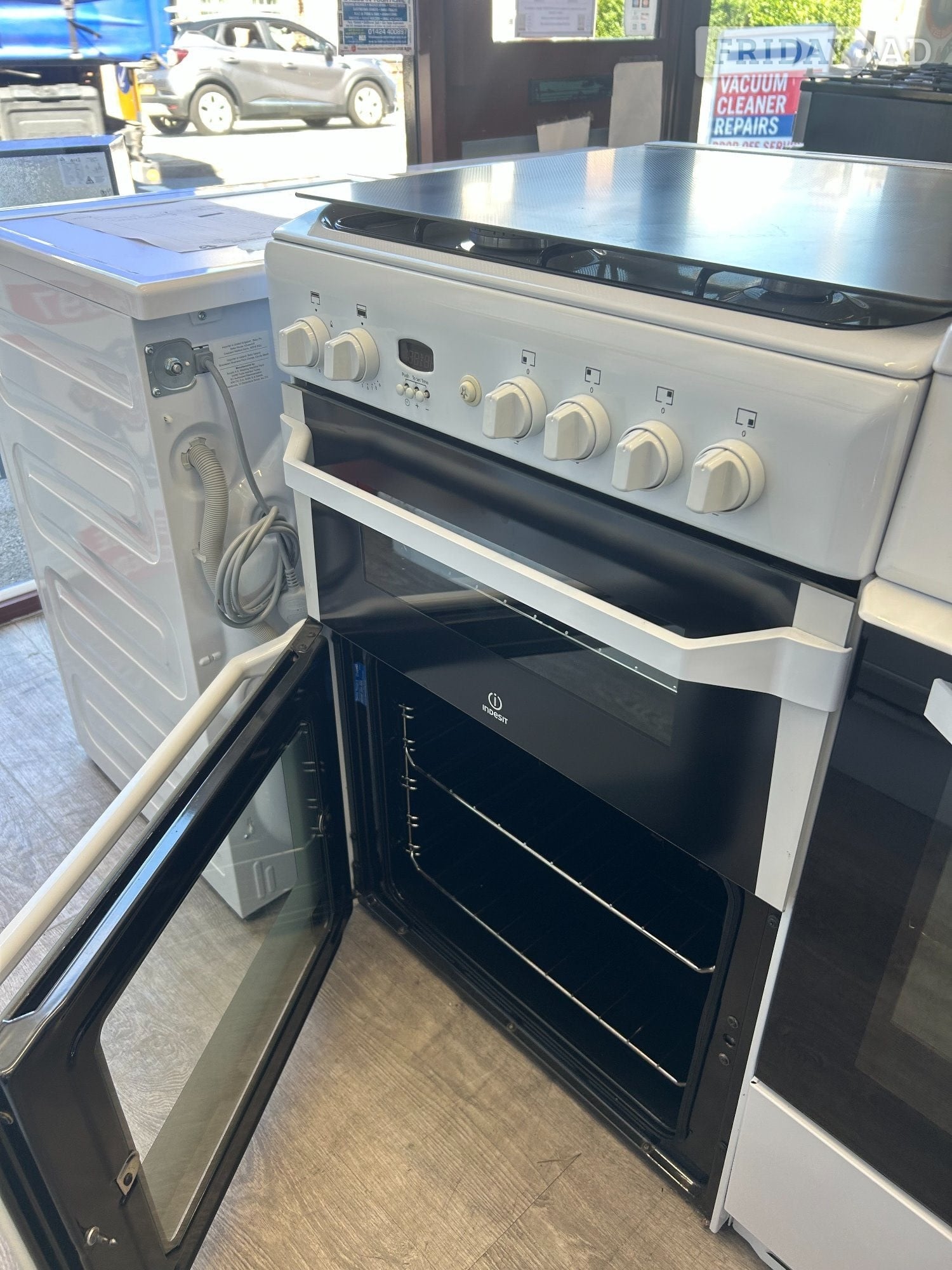 INDESIT 60CM GAS COOKER