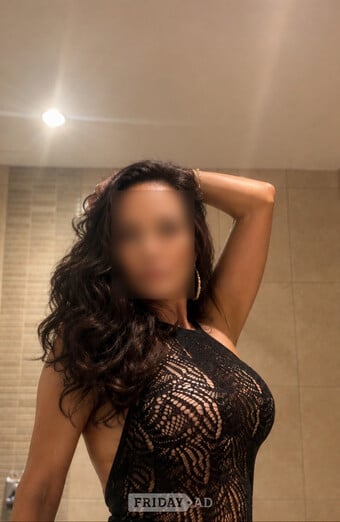 Sweetxjenni loves to tease and please 