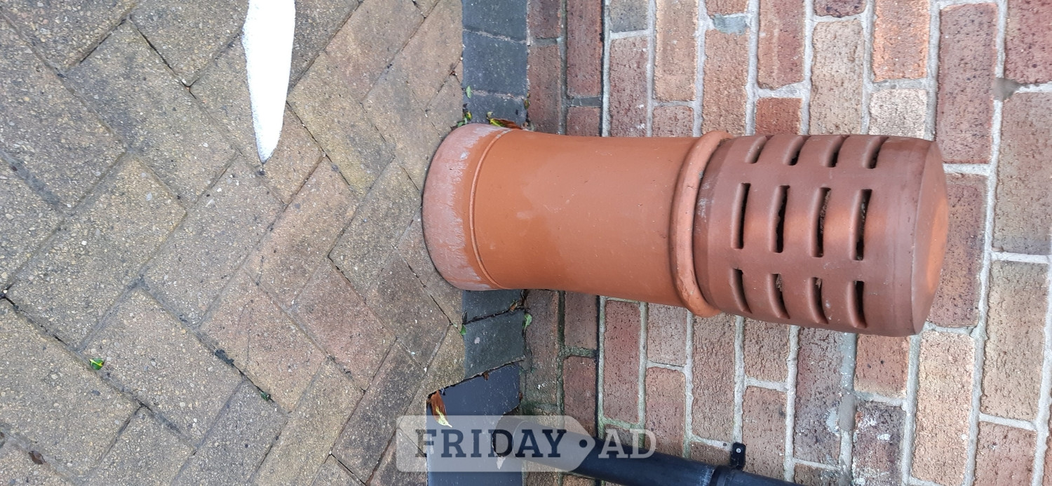 Thornton-Cleveleys Chimney pot (gas certified)