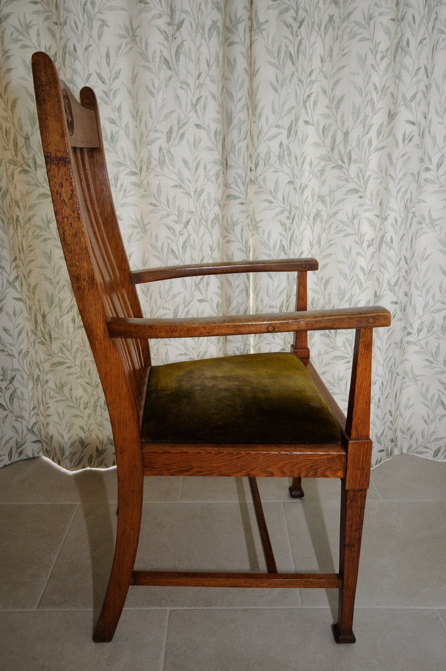 ARTS & CRAFTS OAK DINING CHAIRS. FOUR SINGLE ONE CARVER. ANTIQUE - Furniture