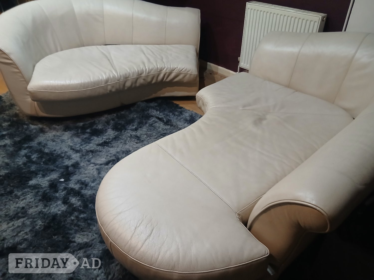 Large 4/5 seater curved sofa - Furniture in Preston