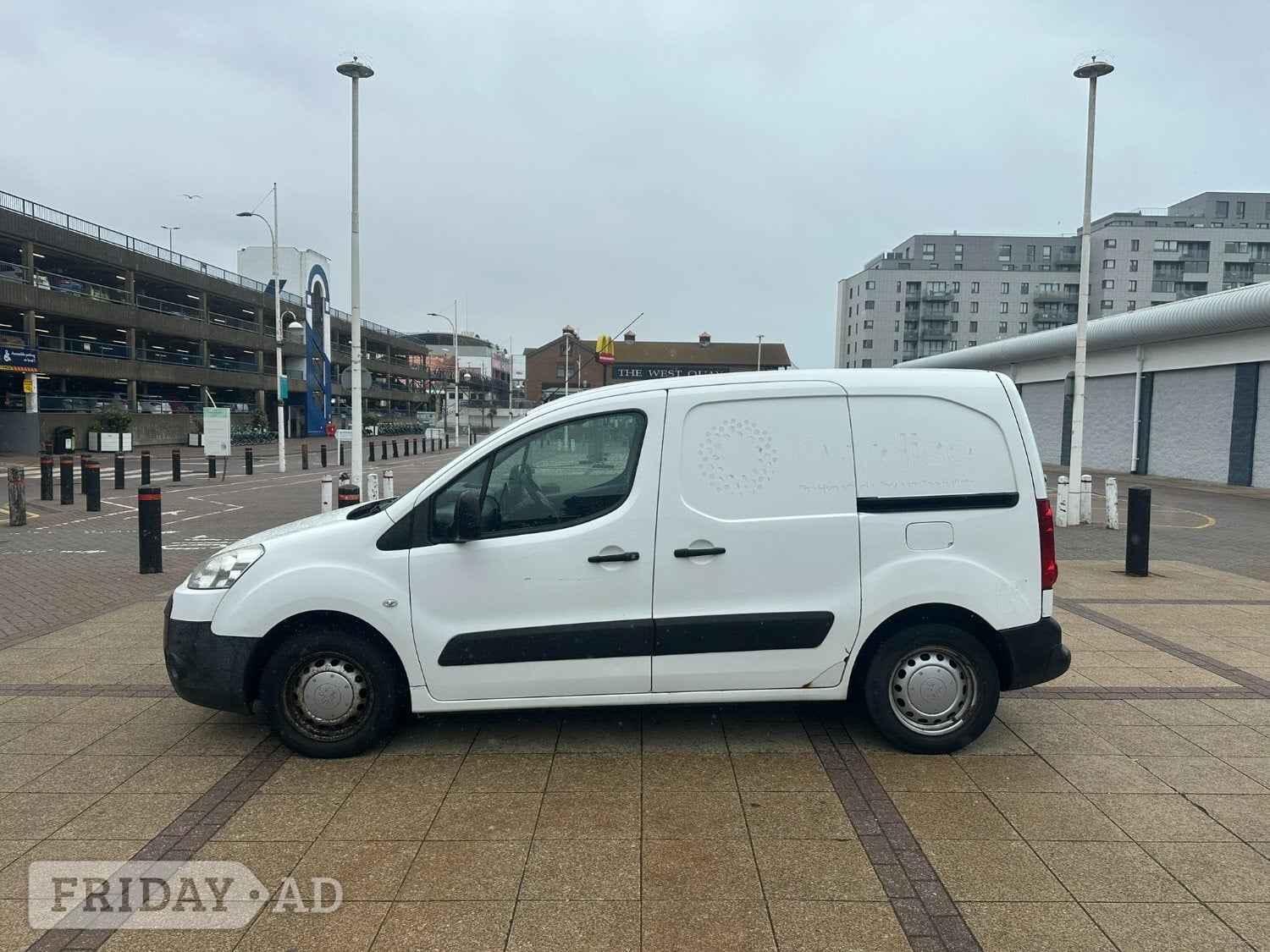 [ berth ]Peugeot Partner