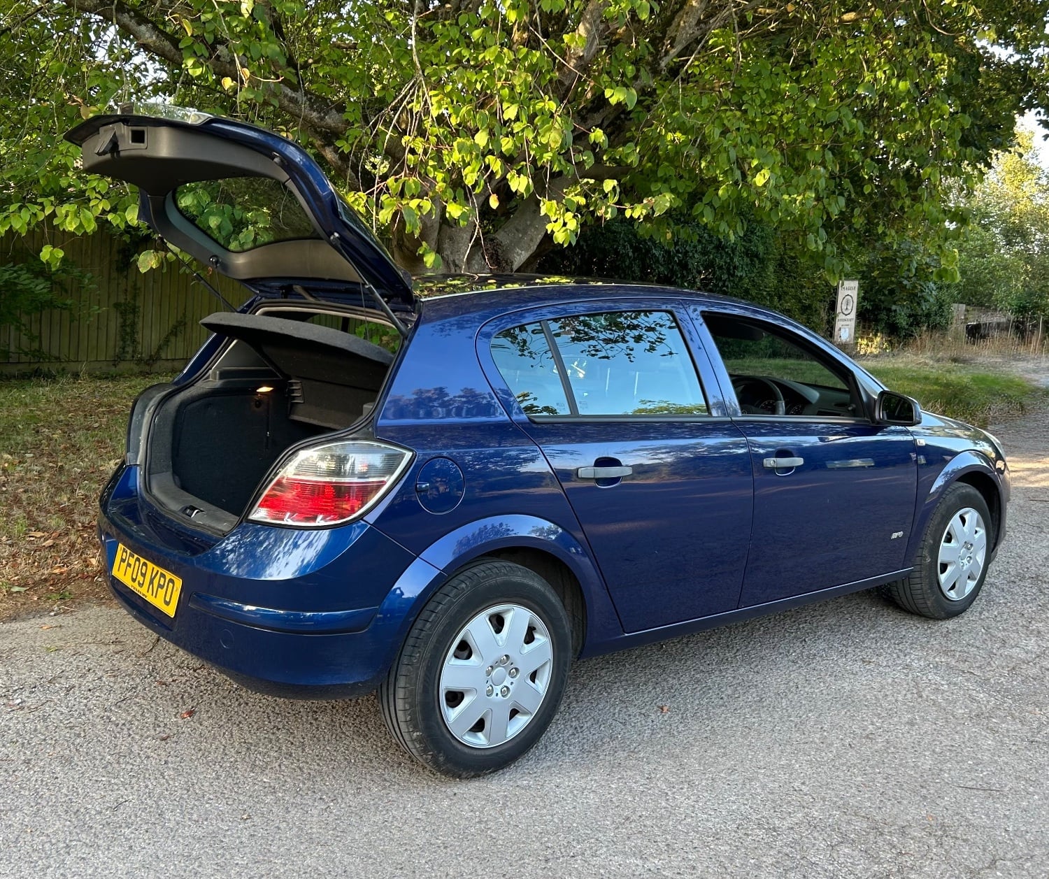 [ berth ]Vauxhall Astra