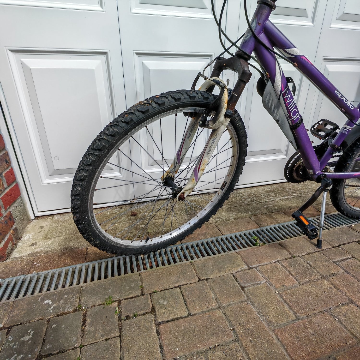 27 inch adult bike USED - Bicycles in Crawley