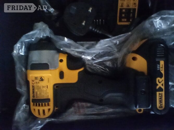 DeWalt combi set drill and impact driver brand new - DIY in Eastbourne