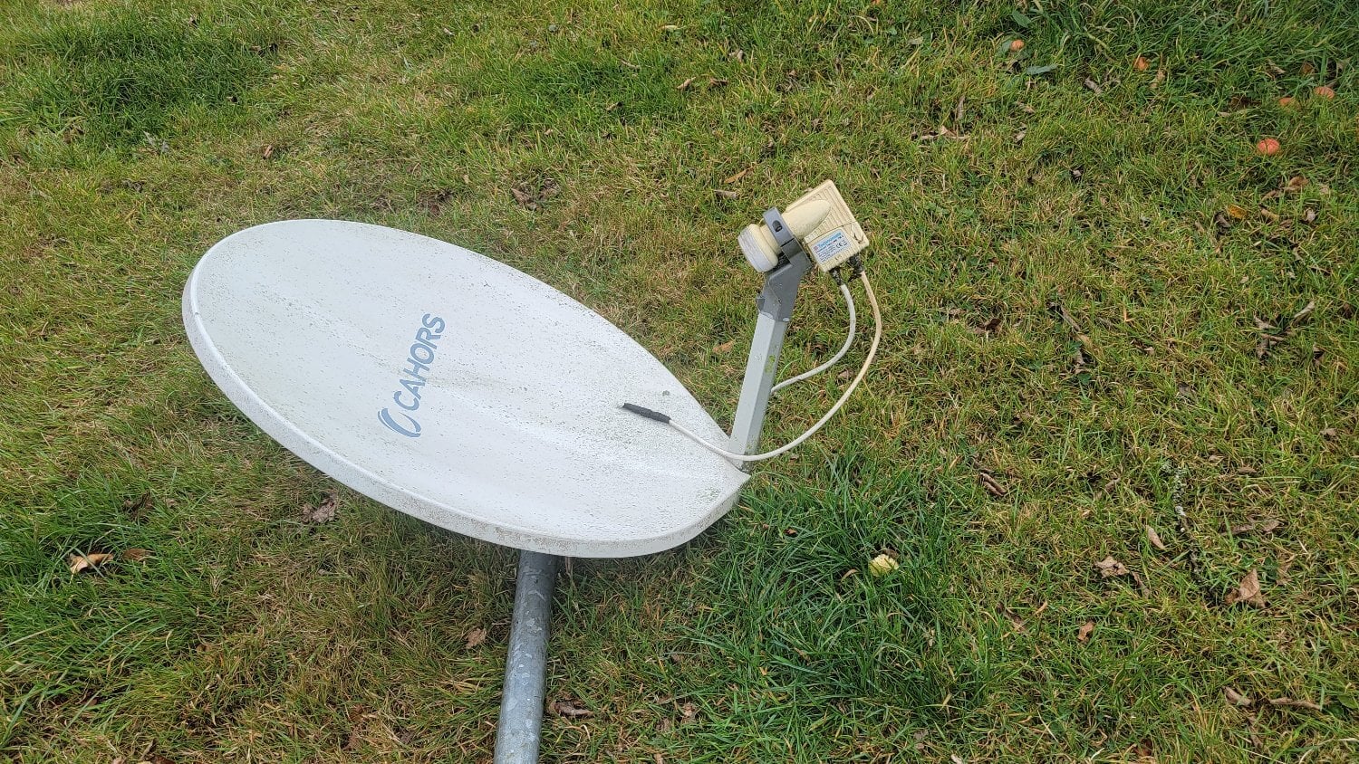 GRP/plastic satellite dish, guaranteed not to rust, with mounting bracket