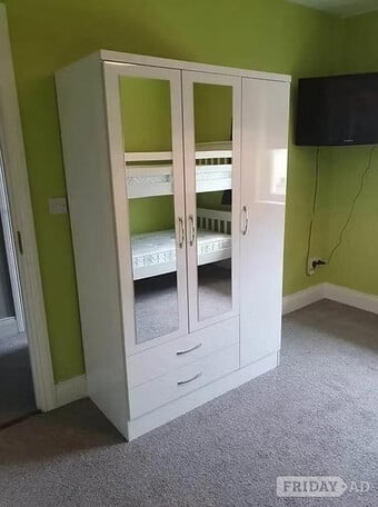 NEVADA 3 DOOR 2 DRAWER MIRRORED WARDROBE IN WHITE GLOSS £275