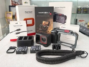 Insta360 Ace Pro 2 Xplorer Bundle